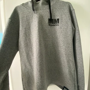 MM SPORTS hoodie - Snygg träningshoodie, storlek XL men är ganska tight så är snarare en L, knappt använd.