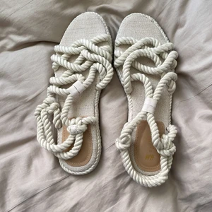 Repsandaler - Aldrig använda endast testade ljus beiga rep sandaler