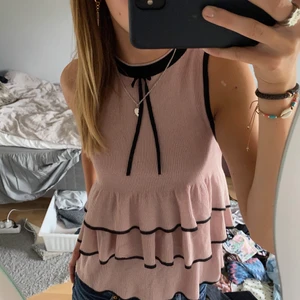 Tröja - Jättefin rosa blus/tröja från arkivet, märket är zara! Storlek S, men passar även xs och liten m. Betalning sker via swish🥰