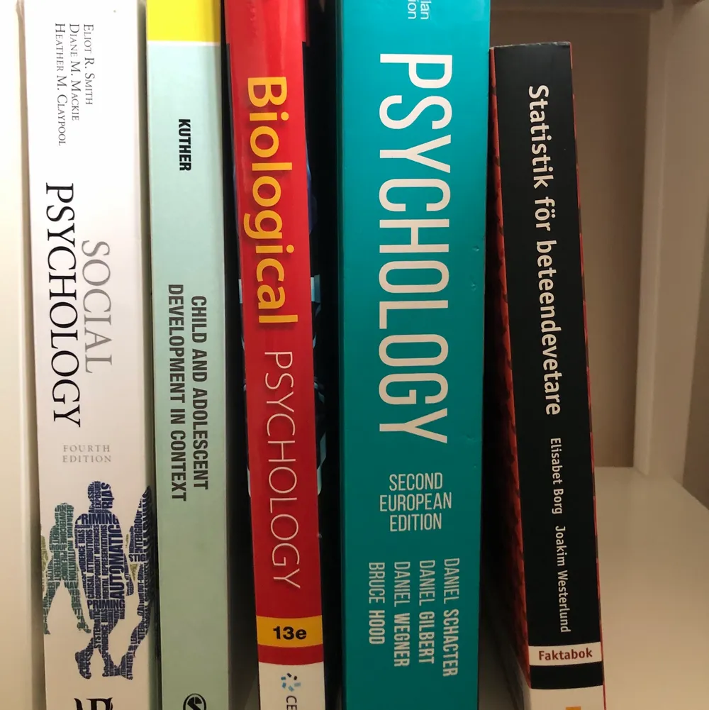 Social Psychology (4th Ed.,2014/2015). 550kr Child and adolescent development in context (ISE, 2020). 600kr Biological psychology (13th Ed., 2017) 600kr Psychology (2nd european Ed., 2016). 350kr Statistik för beteendevetare (3:e upplagan, 2012) 350kr Skriv privat för mer frågor!. Övrigt.