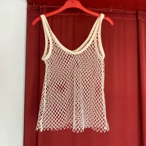 Nättröja från pull and bear  - Jättecool o skön sommartröja, väldigt luftig :). Strl S men sitter inte så tight så skulle ev passa M också! (Ej säker på frakten, Kollar upp frakt om någon är intresserad av att köpa❣️)