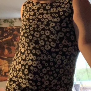 Blommig 60s klänning - SÅ FIN, köpt på plick, endast anvÄnd på min brors konfirmeration