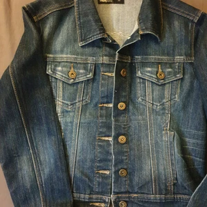 Jeans jacka i mycket gott skick  - En snygg jeansjacka i storlek 36 knappt använd.