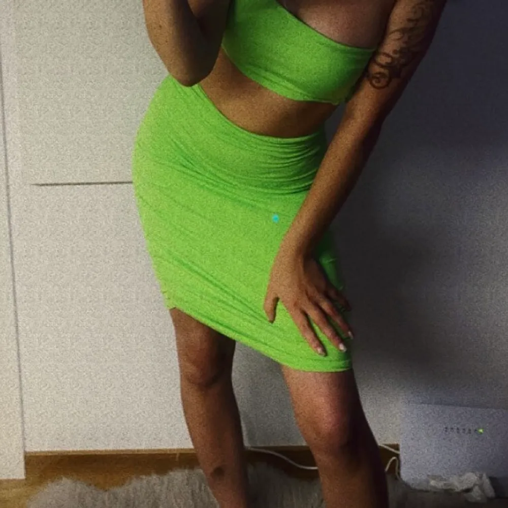 En neon grön kjol . Kjolar.