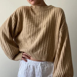 Beige/brun stickad tröja från GinaTricåt - Köparen står för frakten. Priset kan sänkas vid snabbt köp. Hör av dig vid frågor🤗