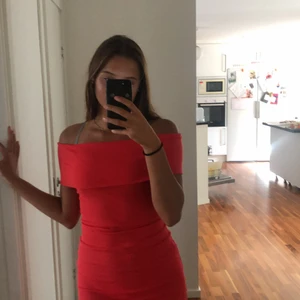 Klänning - rosa/röd klänning från gina 