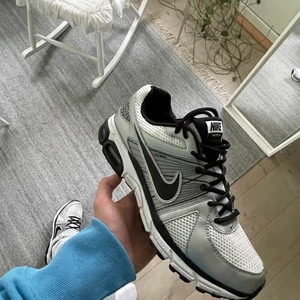 Nike sneakers  - Feta Nike skor i size 45, sitter dock lite mindre en 44 kan ha dem  Fint skick 