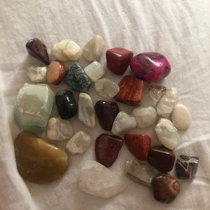 kristaller  - kristaller! kan ej namn på alla tyvärr, men iallafall i bra skick och de flesta, ifall det inte alla, är äkta. ALLA 31 FÖR 100kr!!! jättebra pris så passa på!