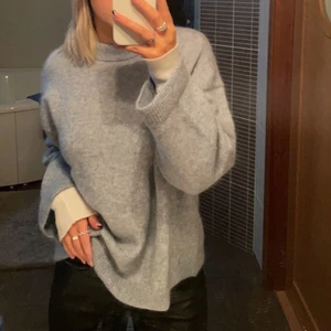 Stickad tröja från Hm - Säljer min ljusblåa stickade tröja från hm då jag inte känner att det är min stil längre. Använd ett fåtal gånger och i väldigt bra skick. Inte alls nopprig osv. Fler bilder går såklart att få! Storlek S är ca 175 