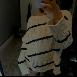 Stickad tröja  - Randig stickad tröja från zara 