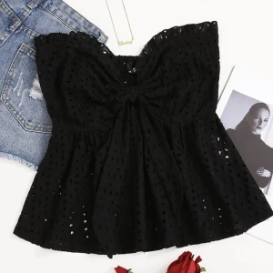 svart topp - en svart topp som inte kommit till användning, storlek s men passar xs och xxs, kontakta för fler bilder eller info