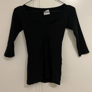 Svart Tröja - Aldrig använd, den är för liten på mig