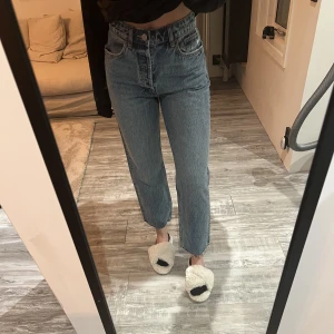 Ljusa jeans - Jätte snygga jeans från zara som inte kommer till användning, endast använda en gång❤️