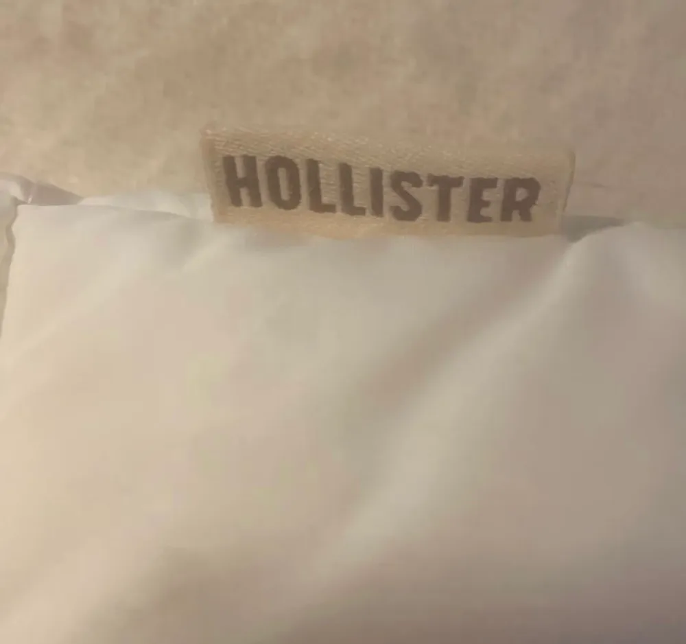 En vit fin Hollister väst använd fåtal gånger . Jackor.