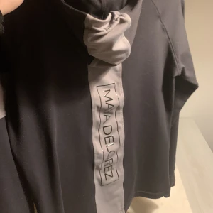 Maya delorez - Strl M Köparen står för frakt 😸