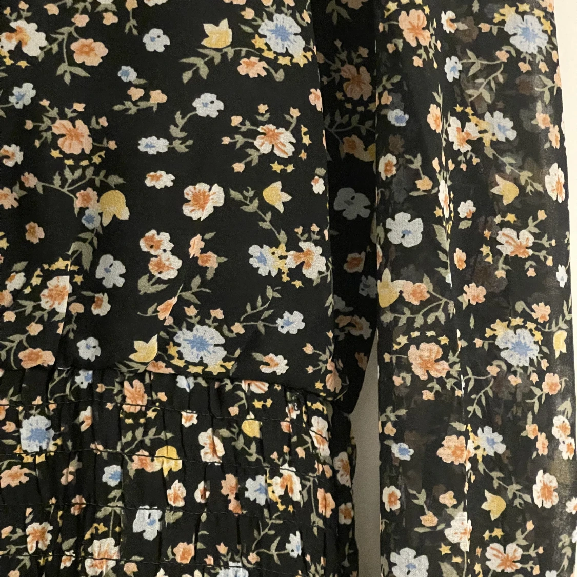 Blommig volang klänning - 91