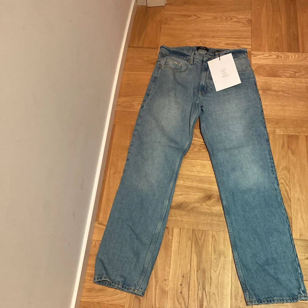Ett par byxor från eightyfive aldrig använda med lappen kvar.. Jeans & Byxor.