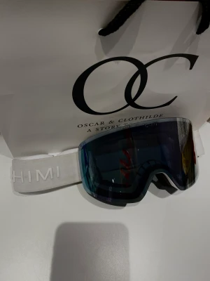 Chimi skidglasögon  - Fina Chimi skidglasögon i modellen Ski 01. Andra linsen ingår inte❤️ Bra skick!