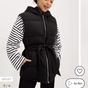 Väst Nelly - väst storlek 34. Men passar mig som Har 36. Använd ett fåtal gånger 