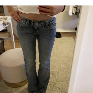 Brandy melville jeans - Hej säljer dessa brandy melville jeans, lappen är kvar, bara testade, hör av er ifall ni är intresserade🥰