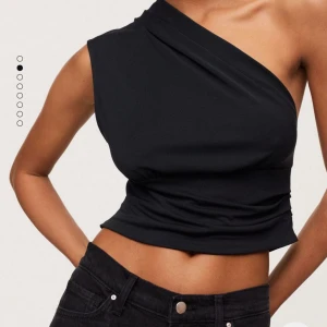 Topp  - Säljer denna söta toppen då den ej används längre  Pris 250 kr Vid frågor e de bara skriva 