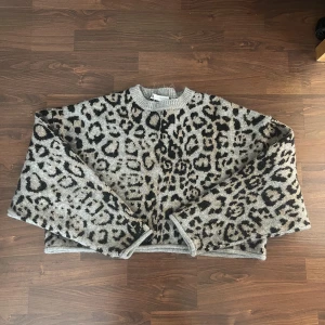 Tröja från Zara, ny - Helt ny tröja från Zara.  Storlek M Superfin