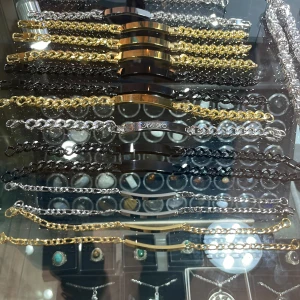 Smycken Grvyr  - Alla hjärtans dags, smycken med gravyr, vi gör skräddarsydda gravyrer, följ oss på instagram tayrona1980