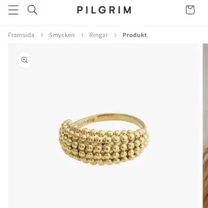 Säljer den populära pilgrim bubbel ringen i guld. Helt oanvänd med lapp och allt kvar. Kontakta mig vid funderingar/fler bilder osv💞nypris 399kr, jag säljer för 249kr