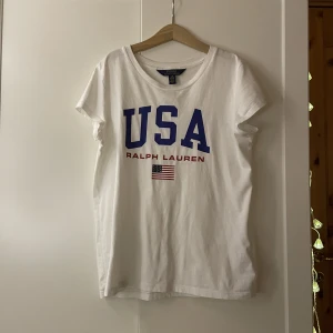 T-shirt - Inte så mkt använd. Bra skick 