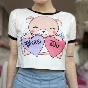 Gullig topp med nallebjörn  - Jättegullig topp i mycket fint skick! Märkt storlek L, men passar M bättre.  Okänt märke. Frakt tillkommer. 💕