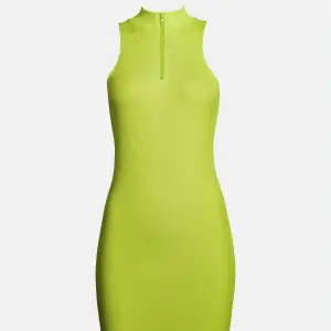 Super fin neon klänning med dragkedja framtill, storlek M från bikbok använd någon enstaka gång.