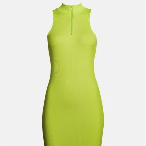 Neon klänning bikbok  - Super fin neon klänning med dragkedja framtill, storlek M från bikbok använd någon enstaka gång.