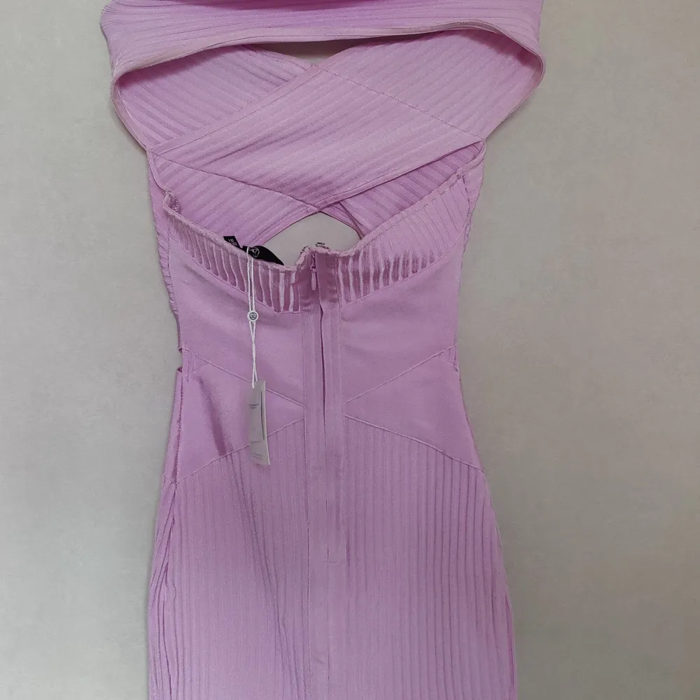 Syren färgad klänning från missguided stl 36 oanvänd 150:-. Klänningar.