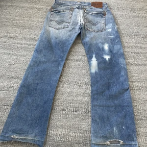 Replay vintage jeans  - Feta Replay jeans i size 31/34 men skulle säga att de är 31/32! De är inte fläckar på byxorna utan de ser ut så, snyggt som fan!