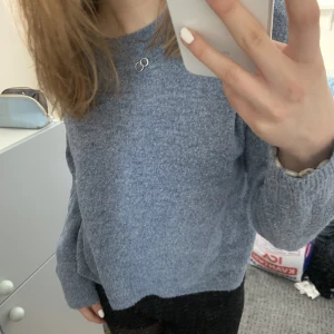 Blå stickad tröja - Supersöt blå stickad tröja från hm💙