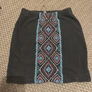 Oanvänd kjol  - Oanvänd kjol 