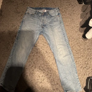 Weekday space - Säljer mina Weekday space i storlek 31/32 använda Max 10 gånger.