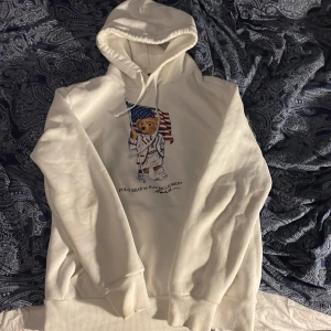 Rakph lauren hoodie - jättefin ralph lauren hoodie som tyvärr inte kommer till någon användning. Nypris brukar gå på runt 1600kr