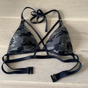 Bikiniöverdelar  - Tre bikiniöverdelar💞 Alla tre sitter som S, men nästa alla är justerbara så funkar till fler storlekar.  Alla tre för 80 kr eller 30/st.  Köparen står för frakten.📦