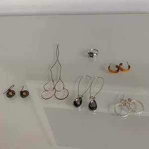 💙Säljer alla smycken (örhängen och en ring) för 50 kr/styck.💙 