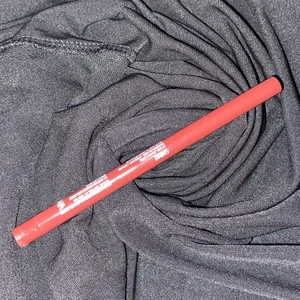 Läpppenna - Bra . Har använt cirka 2 gånger , den är ny . Kostar 15+39kr