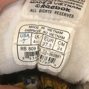 Reebok  - Fina Reebok skor. De e andvända men de har bra skick. Frakt 39 sek upp till personen som köper skorna. Kan mötas upp i Oxelösund.