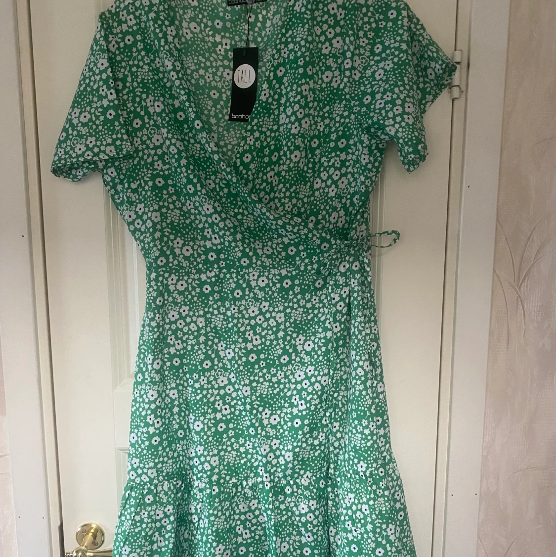 Omlottklänning från boohoo