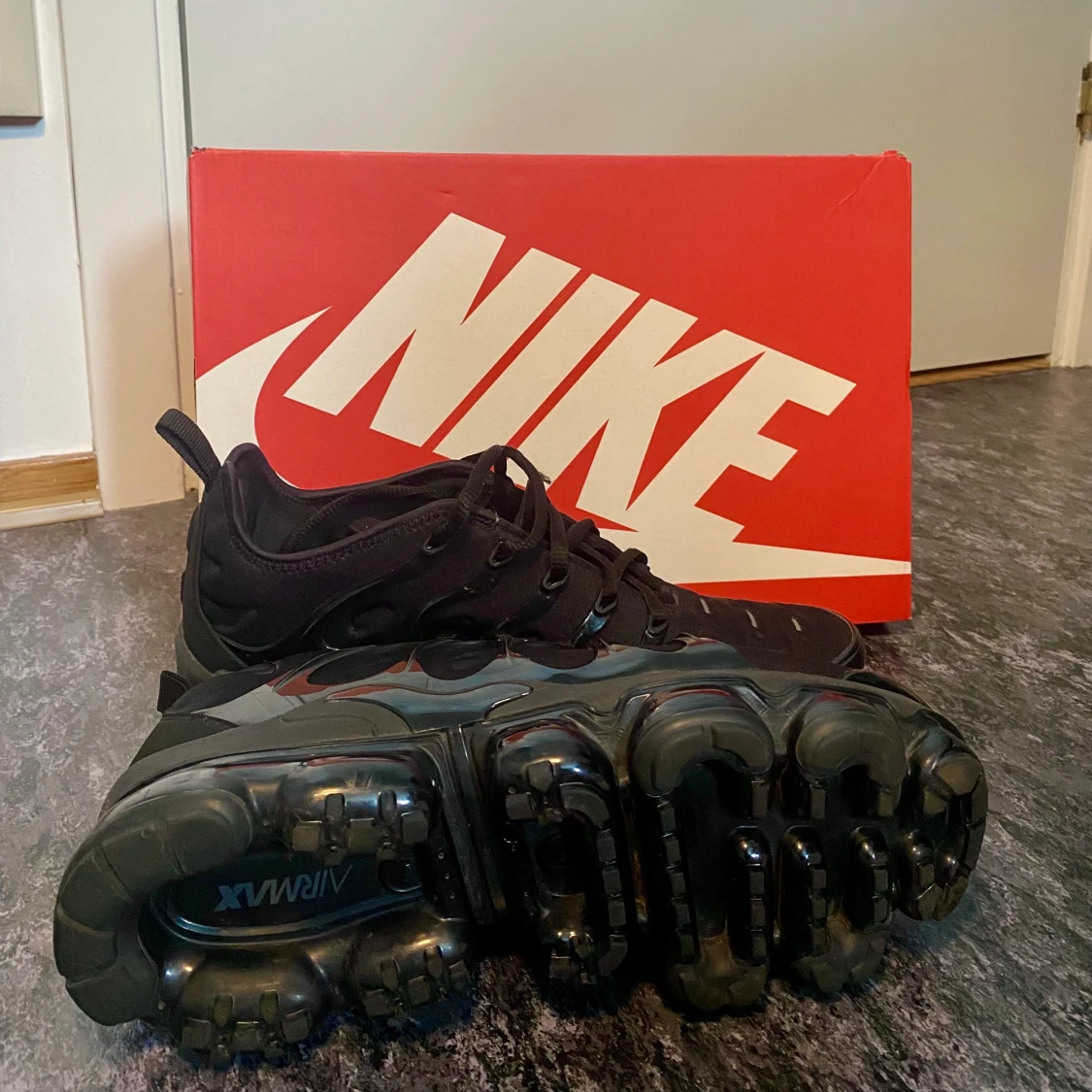 NIKE AIR VAPORMAX PLUS