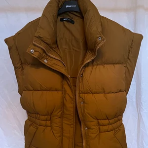 Väst  - Väst från gina storlek S