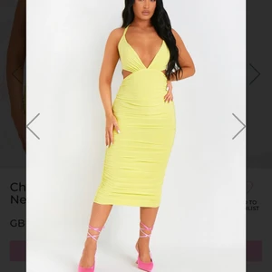 Klänning från missyempire - Aldrig använd endast provad, säljer för att det inte gick att returnera. Storlek 8 så skulle säga att den passar om man har storlek 36 eller 38