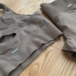 Set från aim’n  - Top i strl M tights i strl S. Endast provade och tvättade. 500:- för hela setet. 