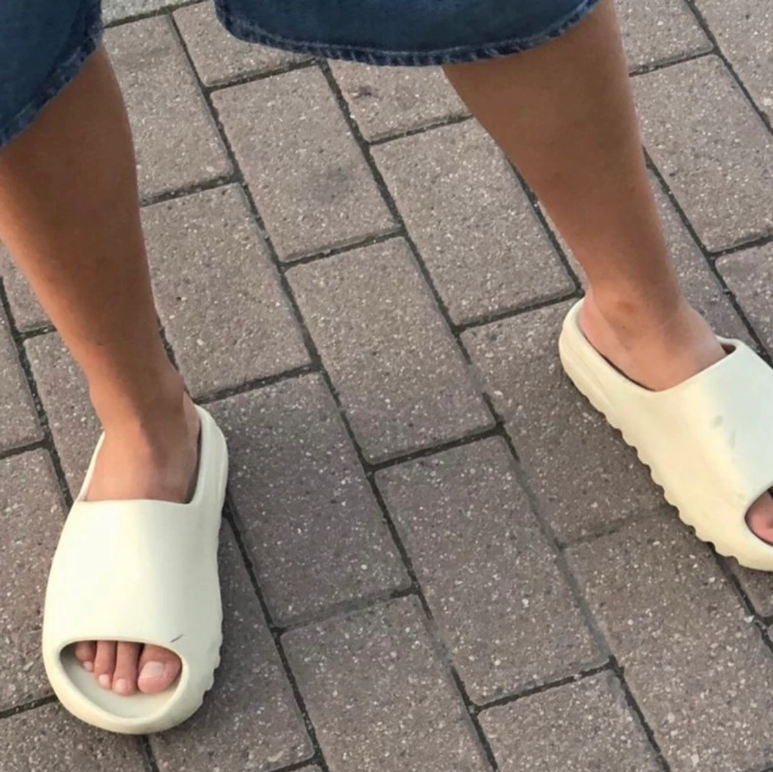 YEEZY SLIDES - BONE strl. 42 - 90