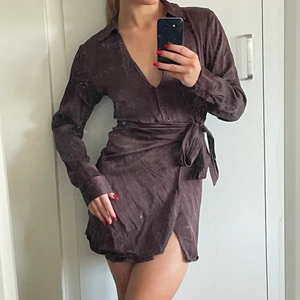 Klänning  - Klänning från zara, använd 1 gång. Köparen står för frakten.