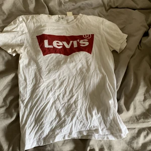 Levis t-shirt - Fint skick, stryks och tvättas innan jag skickar det 